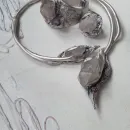 Комплект украшений из кожи и горного хрусталя