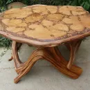 Стол из массива можжевелового дерева