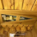 Дверь из массива дерева с витражным стеклом