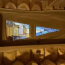 Дверь из массива дерева с витражным стеклом