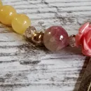 Браслет из кальцита с турмалином и кораллом