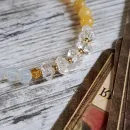 Браслет с кальцитом, опалитом и хрусталем