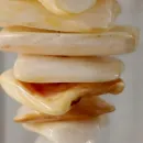 Серьги ассиметричные с ракушками и белым ониксом