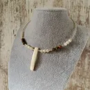 Чокер с перламутром и унакитом