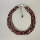 Многорядное колье из граната в ювелирной огранке.