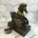 Декоративная шкатулка-статуэтка из гипса ручной работы «Конь Вороной»