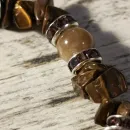 Браслет из яшмы и тигрового глаза