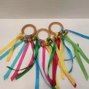 Сенсорное Монтессори-кольцо с бубенцами и лентами