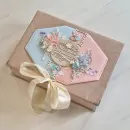 Два фотоальбома для мальчика и девочки. Две фоторамки на крышке коробки.