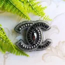 Брошь в стиле Шанель