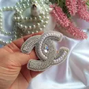 Брошь в стиле Шанель