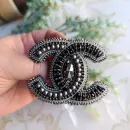 Брошь в стиле Шанель