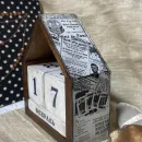 Вечный календарь настольный с кубиками домик