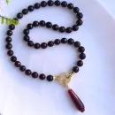 Колье из граната со съёмной подвеской