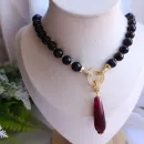 Колье из граната со съёмной подвеской