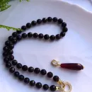 Колье из граната со съёмной подвеской