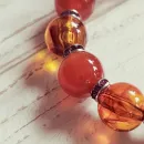 Браслет из сердолика с янтарем