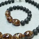 Бусы и браслет из полосатого агата и лавы