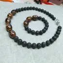 Бусы и браслет из полосатого агата и лавы