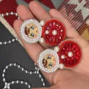 Брошь из бисера «Неваляшка»