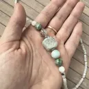 Колье с крупным необработанным флюоритом и перламутром