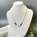 Колье с крупным необработанным флюоритом и перламутром