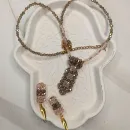 Чокер "Галстук" и серьги цилиндры.