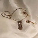 Чокер "Галстук" и серьги цилиндры.