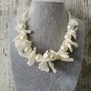 Колье из перламутра