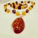 Бусы с янтарем и яшмой с браслетом большого размера на резинке