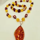 Бусы с янтарем и яшмой с браслетом большого размера на резинке