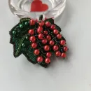 Брошь красная смородина