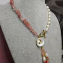 Комплект: колье, браслет и серьги из натурального речного жемчуга и кварца с подвесками