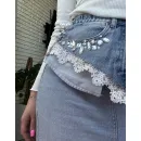 Авторская джинсовая баска с белым кружевом и бусами «жемчуг»