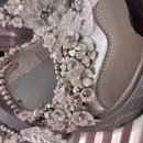 Авторские кроссовки ручной работы с объёмной вышивкой, серебристые.