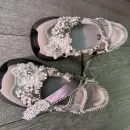 Авторские кроссовки ручной работы с объёмной вышивкой, серебристые.