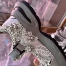 Авторские кроссовки ручной работы с объёмной вышивкой, серебристые.