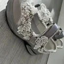 Авторские кроссовки ручной работы с объёмной вышивкой, серебристые.