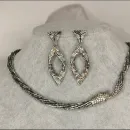 Жгут "Стильная змейка" и серьги листики ручной работы.