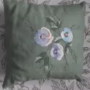 Подушка декоративная из льна с вышивкой гладью в цветочных мотивах