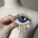 Брошь из бисера глаз. Брошка булавка бижутерия на пиджак, пальто, свитер, платье.