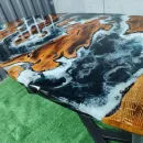 Стол овальный из массива дуба и эпоксидной смолы река