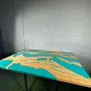 Стол из массива дуба и эпоксидной смолы река