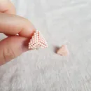 Серьги пусеты и жемчугом и биконусами Сваровски