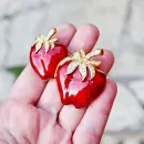 Коллекционная брошь "Клубника" от SWAROVSKI