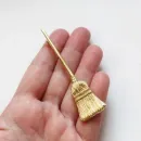 Коллекционная брошь "Метла" от ROBERT MANDLE