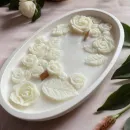 Интерьерная свеча с цветами из соевого воска