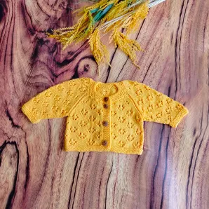 Вязаная кофточка для новорожденного на весну р.56-62