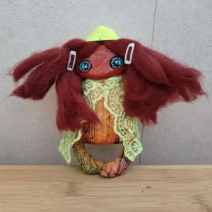 Игрушка интерьерная девочка в плаще