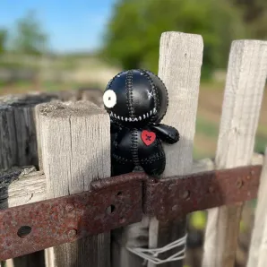 Кожаная Кукла Вуду.